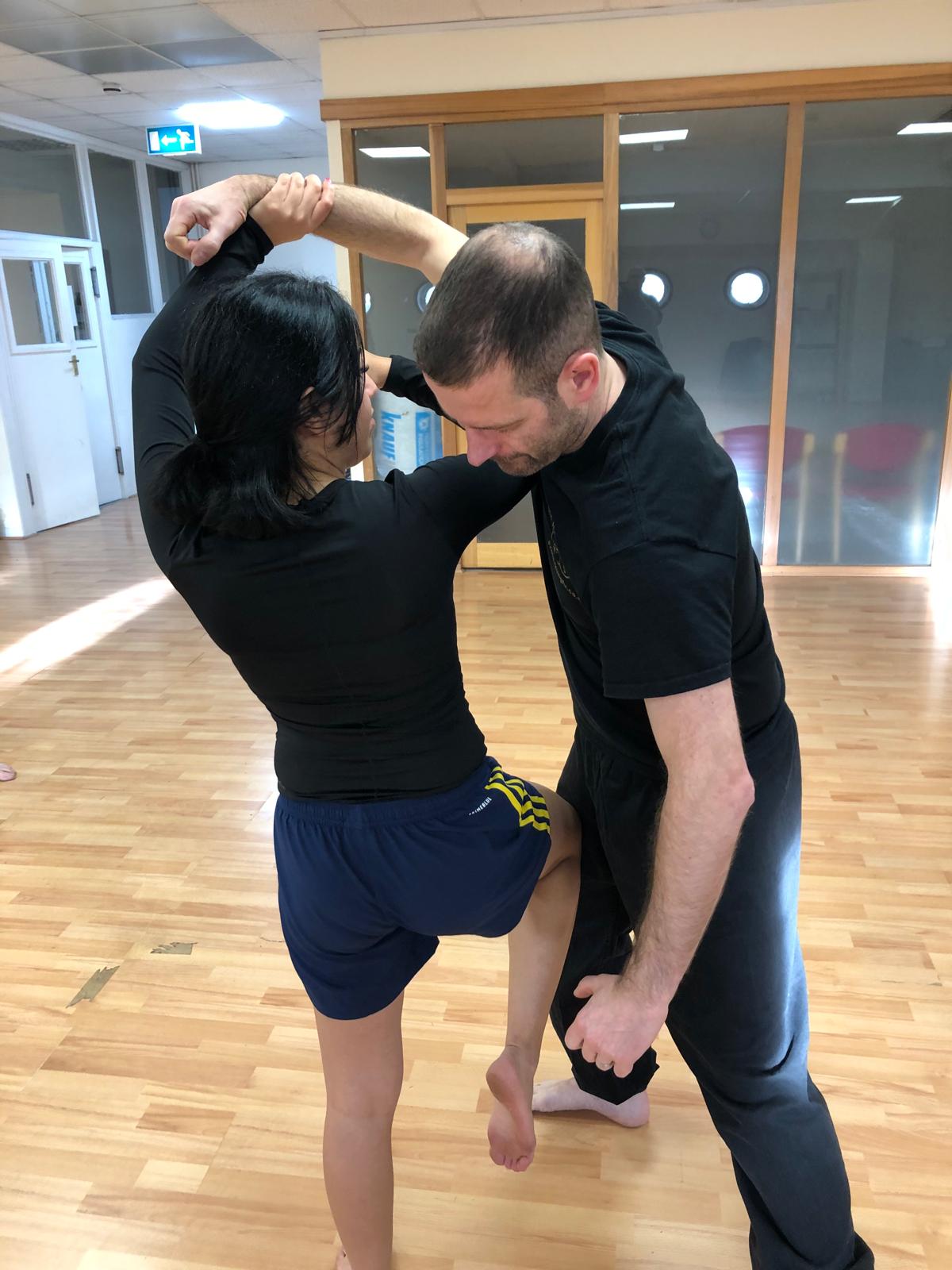 Defending against a roundhouse punch